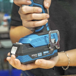 Kit taladro percutor atornillador 20 v pro series con 2 baterias 2.0a y cargador